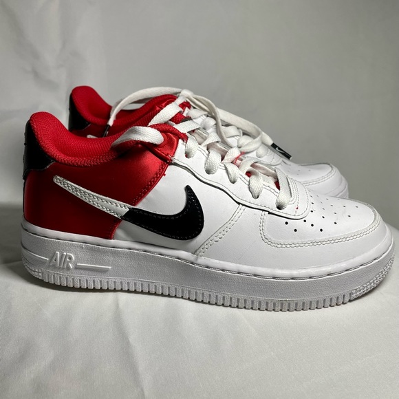 Nike Air Force One- excellent condition, barely worn. Youth size 4 - Picture 4 of 4